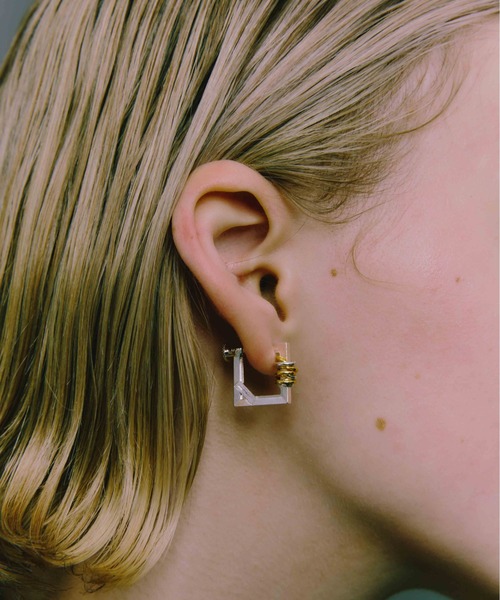 LAPUIS（ラピュイ）の「LAPUIS(ラピュイ) Coil Frame earring（イヤリング・レディース・ゴールド/マルチ・FREE）」の2枚目の写真