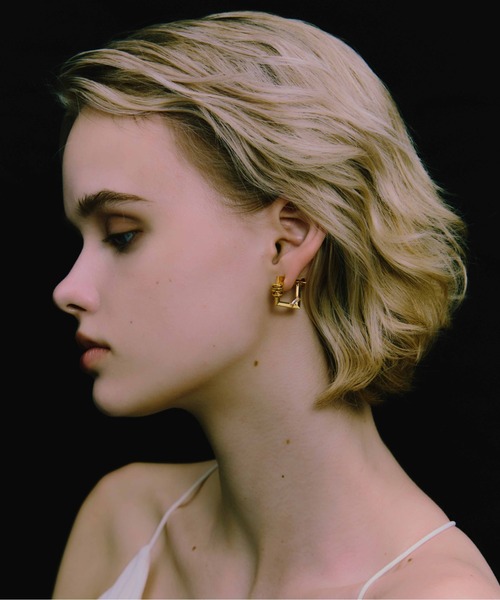 LAPUIS（ラピュイ）の「LAPUIS(ラピュイ) Coil Frame earring（イヤリング・レディース・ゴールド/マルチ・FREE）」の3枚目の写真