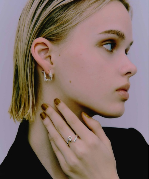 LAPUIS（ラピュイ）の「LAPUIS(ラピュイ) Coil Frame earring（イヤリング・レディース・ゴールド/マルチ・FREE）」の4枚目の写真