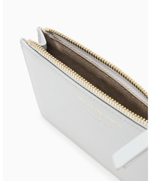 EMPORIO ARMANI（エンポリオアルマーニ）の「<オンライン限定>【エンポリオ アルマーニ】ジップ付きカードホルダー タンブルレザー フラグメントケース（カードケース・レディース・ホワイト/ブラック/ダークベージュ/ライトブルー・FREE）」の5枚目の写真