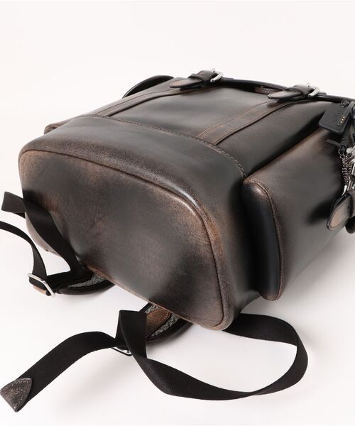 COACH(コーチ)の「ヒッチ バックパック・ラブド レザー(バックパック/リュック・メンズ・ブラック系その他・ONE)」の9枚目の写真