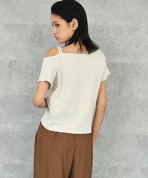 ANAP(アナップ)の「サイド ギャザー デザイン ワンショルダー リブ トップス(Tシャツ/カットソー・レディース・キナリ/ダークグレー/ブラウン・FREE)」の6枚目の写真
