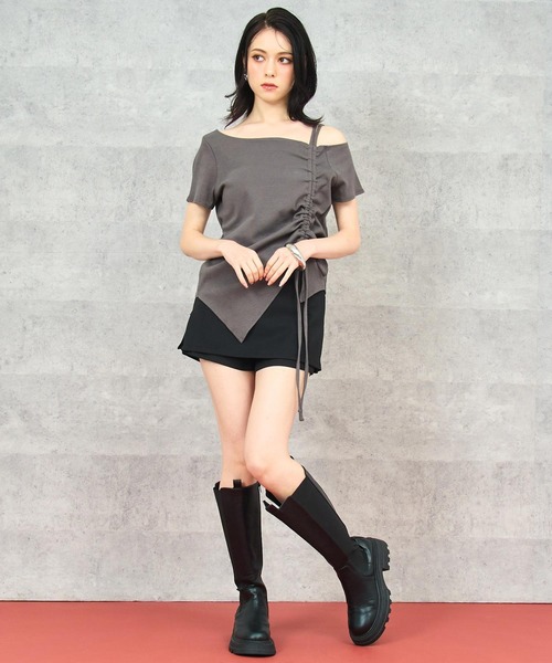 ANAP(アナップ)の「サイド ギャザー デザイン ワンショルダー リブ トップス(Tシャツ/カットソー・レディース・キナリ/ダークグレー/ブラウン・FREE)」の11枚目の写真