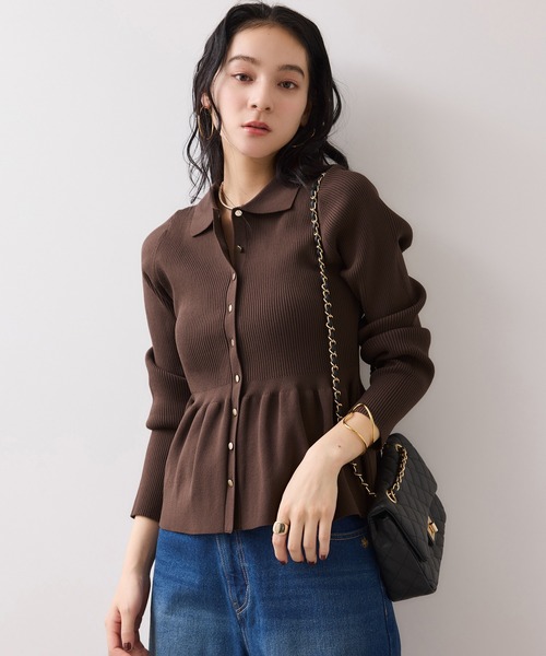 VIS（ビス）の「【洗える】襟付きペプラムカーディガン（カーディガン/ボレロ・レディース・ダークブラウン/ブラック/オフホワイト/ブルー・FREE）」の3枚目の写真