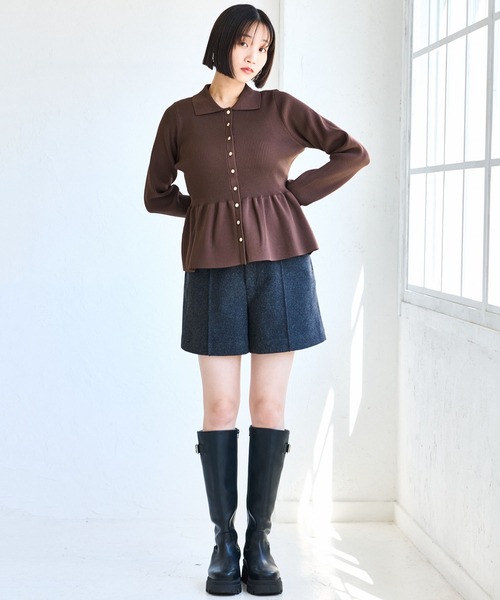 VIS（ビス）の「【洗える】襟付きペプラムカーディガン（カーディガン/ボレロ・レディース・ダークブラウン/ブラック/オフホワイト/ブルー・FREE）」の12枚目の写真