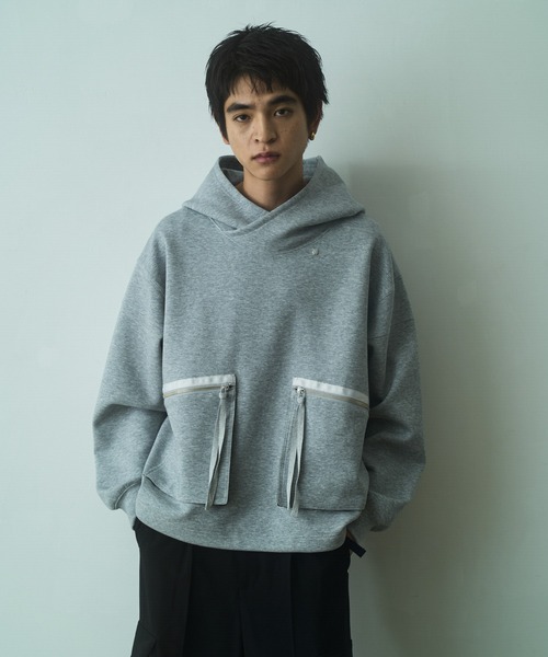 PHILTHEORY（フィルセオリー）の「Cross neck cargo Parka / クロスネックカーゴパーカー（パーカー・メンズ・グレー/ブラック・1/3/2）」の2枚目の写真