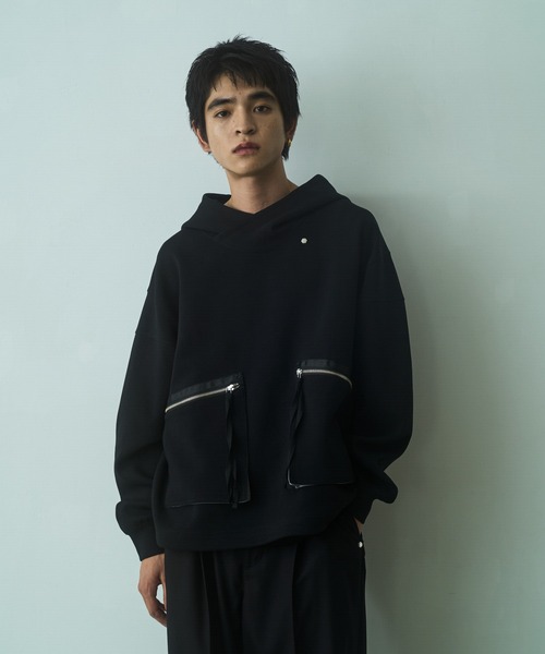 PHILTHEORY（フィルセオリー）の「Cross neck cargo Parka / クロスネックカーゴパーカー（パーカー・メンズ・グレー/ブラック・1/3/2）」の6枚目の写真