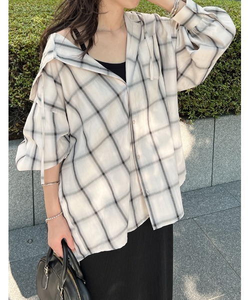 Re:EDIT(リエディ)の「無地orチェック柄フード付きオーバーサイズシャツ(シャツ/ブラウス・レディース・ベージュ/アイボリー系/ブラック/アイボリー・MEDIUM/LARGE)」の4枚目の写真