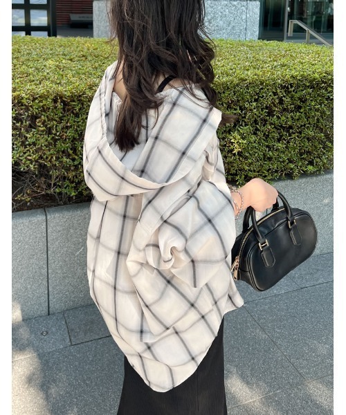 Re:EDIT(リエディ)の「無地orチェック柄フード付きオーバーサイズシャツ(シャツ/ブラウス・レディース・ベージュ/アイボリー系/ブラック/アイボリー・MEDIUM/LARGE)」の12枚目の写真