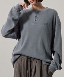 【Alfred Alex】ヴィンテージ加工スノーウォッシュワンポイントロゴ刺繍ヘンリーネックワッフルロンT