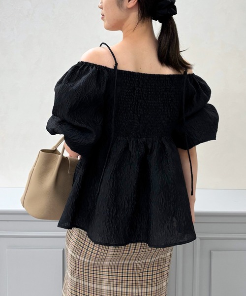 31 Sons de mode（トランテアン　ソン　ドゥ　モード）の「WEB限定 2025秋冬新作 2wayオフショルジャガードブラウス（シャツ/ブラウス・レディース・グレー/ブラック/アイボリー・ﾌﾘ-）」の13枚目の写真