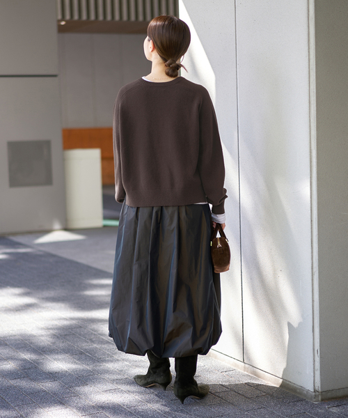 IENA（イエナ）の「SUPER180クルーネックプルオーバー（ニット/セーター・レディース・ブラウン/チャコールグレー/ネイビー/アイボリー/ピンク・FREE）」の11枚目の写真