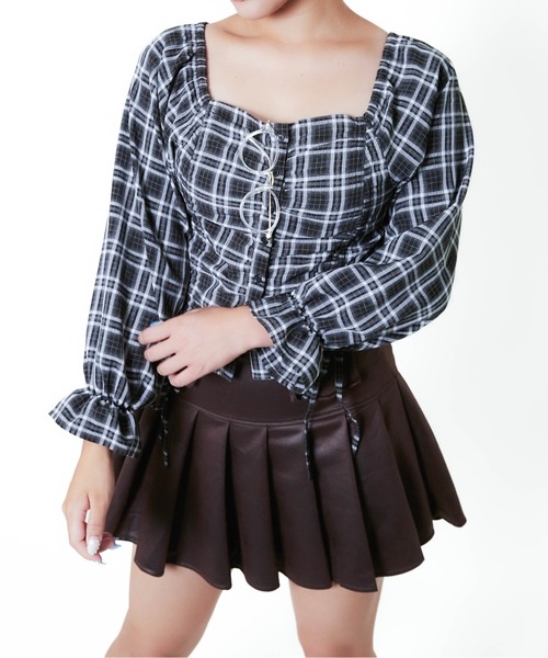 GORGE（ゴージ）の「《前後2WAY×スクエアネック》レディース チェック ブラウス シャーリングリボン 短丈 春秋冬（シャツ/ブラウス・レディース・ブラック/レッド/ブラウン・F）」の4枚目の写真