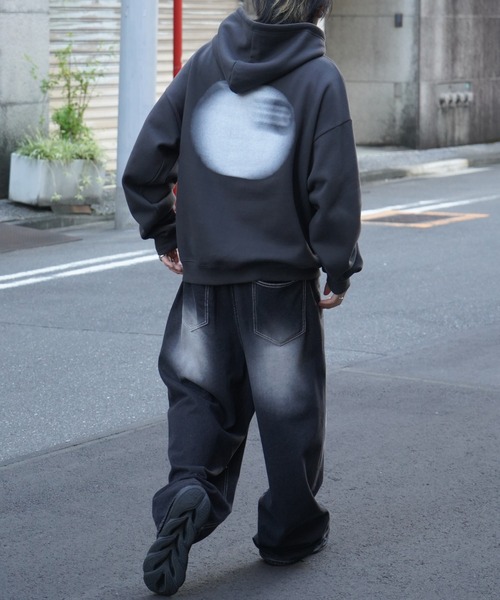 ILL'S（イルズ）の「ビッグシルエット フェード8ボール / クラウン バックプリントパーカー フーディー ユニセックス（パーカー・メンズ・アッシュグレー/チャコールグレー/グレー系/イエロー系その他/ライトグレー系/イエロー・M/L）」の12枚目の写真