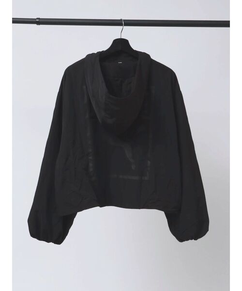 PUMA（プーマ）の「【PUMA】PUMA X ROSE Oversized Half-Zip Padded Jacket（ナイロンジャケット・レディース・ブラック・MEDIUM/SMALL）」の3枚目の写真