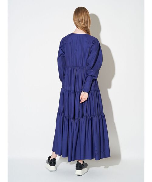 ELENDEEK(エレンディーク)の「ギャザーティアードワンピース(ワンピース・レディース・ブルー/グレー・02/01)」の16枚目の写真