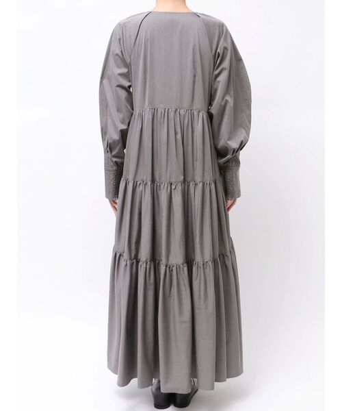 ELENDEEK(エレンディーク)の「ギャザーティアードワンピース(ワンピース・レディース・ブルー/グレー・02/01)」の19枚目の写真