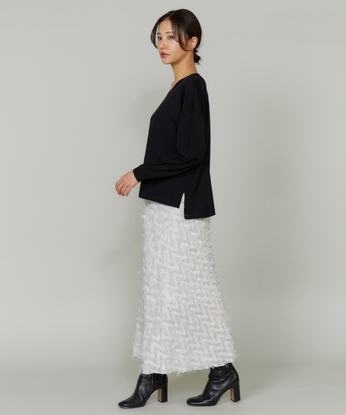 INED(イネド)の「TOPAZオーバーサイズVネックニット(Tシャツ/カットソー・レディース・ラベンダー/キャメル/ブラック/ブルーグレー・9号)」の6枚目の写真
