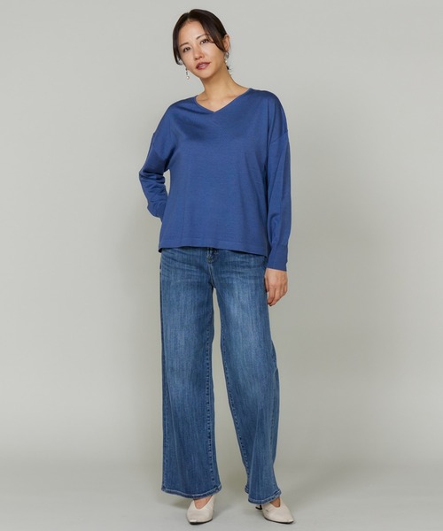 INED(イネド)の「TOPAZオーバーサイズVネックニット(Tシャツ/カットソー・レディース・ラベンダー/キャメル/ブラック/ブルーグレー・9号)」の9枚目の写真
