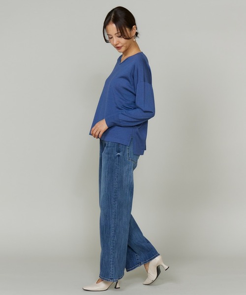 INED(イネド)の「TOPAZオーバーサイズVネックニット(Tシャツ/カットソー・レディース・ラベンダー/キャメル/ブラック/ブルーグレー・9号)」の10枚目の写真