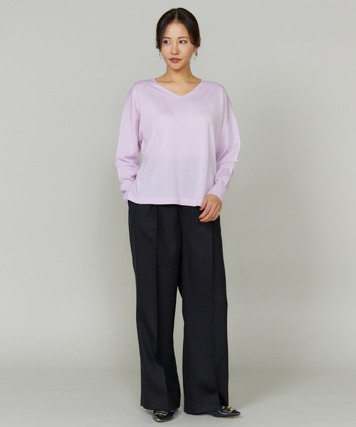 INED(イネド)の「TOPAZオーバーサイズVネックニット(Tシャツ/カットソー・レディース・ラベンダー/キャメル/ブラック/ブルーグレー・9号)」の11枚目の写真