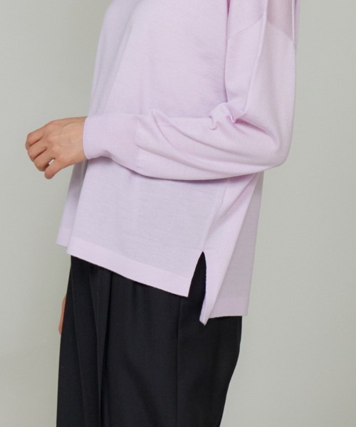 INED(イネド)の「TOPAZオーバーサイズVネックニット(Tシャツ/カットソー・レディース・ラベンダー/キャメル/ブラック/ブルーグレー・9号)」の15枚目の写真