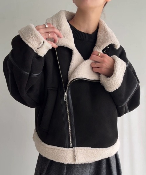 JUNOAH（ジュノア）の「ボアフェイクムートン（ムートンコート・レディース・ブラック/グレイッシュベージュ/ブラウン・MEDIUM/SMALL/LARGE）」の2枚目の写真