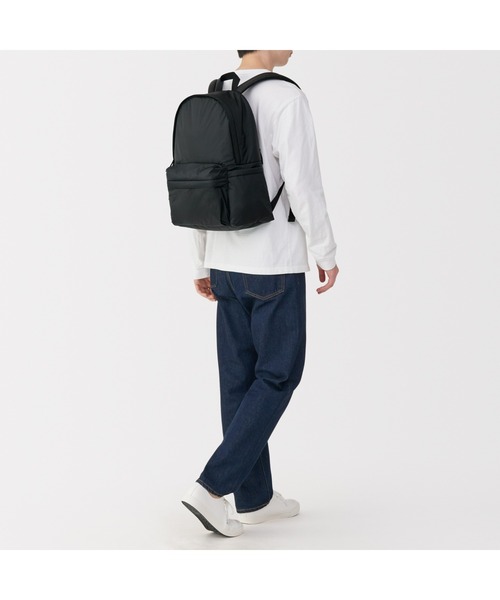 無印良品（ムジルシリョウヒン）の「肩の負担を軽くする　撥水中わた入りリュックサック（バックパック/リュック・レディース・キャメル/ブラック・FREE）」の11枚目の写真
