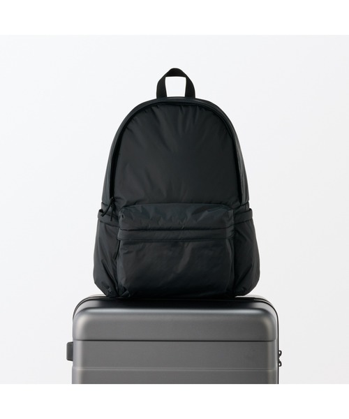 無印良品（ムジルシリョウヒン）の「肩の負担を軽くする　撥水中わた入りリュックサック（バックパック/リュック・レディース・キャメル/ブラック・FREE）」の14枚目の写真