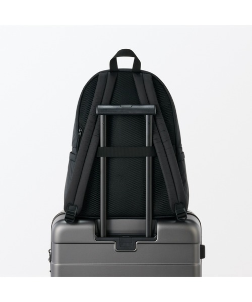 無印良品（ムジルシリョウヒン）の「肩の負担を軽くする　撥水中わた入りリュックサック（バックパック/リュック・レディース・キャメル/ブラック・FREE）」の15枚目の写真