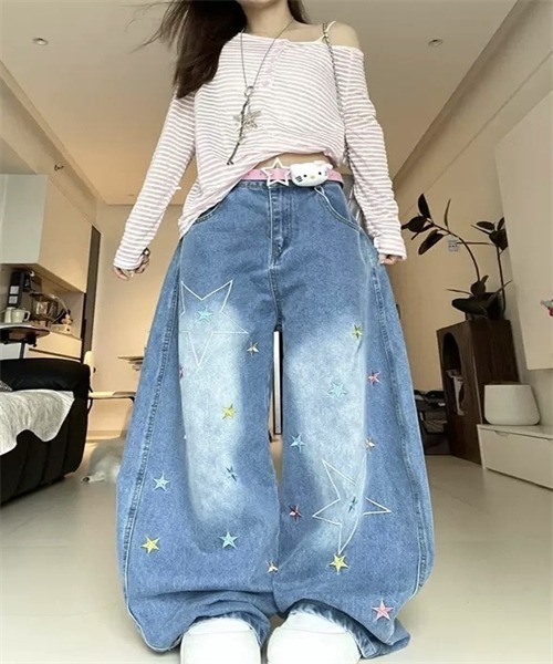 Dream garden(ドリームガーデン)の「星刺繍ワイドシルエットデニムパンツ(デニムパンツ・レディース・ブルー・XL/M/S/L)」の2枚目の写真