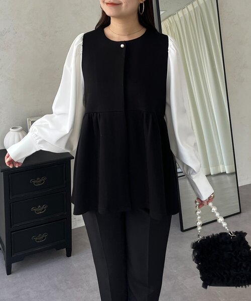 prose verse(プロズヴェール)の「パールボタンドッキングペプラムブラウス(シャツ/ブラウス・レディース・ブラック・LARGE/MEDIUM)」の4枚目の写真