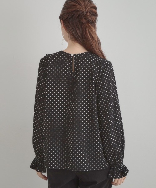 couture brooch（クチュールブローチ）の「【大人可愛い・通勤】ラッフルフリルブラウス（シャツ/ブラウス・レディース・ブラック系/ライトグレー/ブラウン系その他・38/40/42/36）」の4枚目の写真