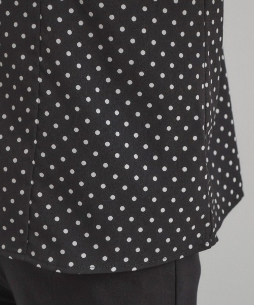 couture brooch（クチュールブローチ）の「【大人可愛い・通勤】ラッフルフリルブラウス（シャツ/ブラウス・レディース・ブラック系/ライトグレー/ブラウン系その他・38/40/42/36）」の7枚目の写真