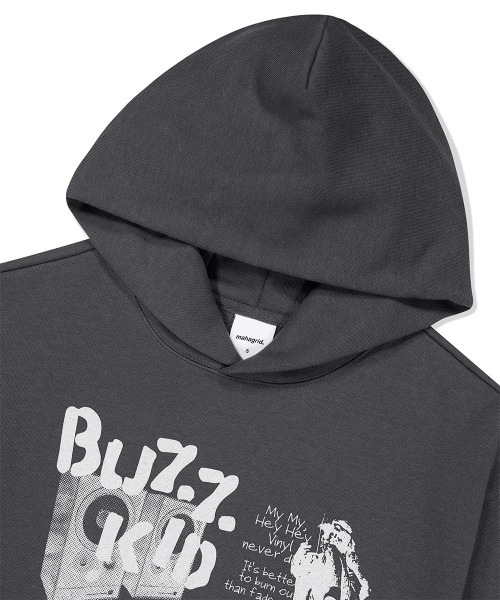 MAHAGRID(マハグリッド)の「『mahagrid/マハグリッド』 BUZZ KID HOODIE/バズキッドデザイン プルオーバーパーカー(パーカー・レディース・カーキ/チャコールグレー・L/M/S)」の7枚目の写真