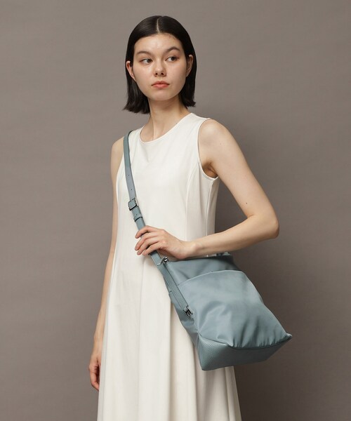 HIROFU(ヒロフ)の「【リベロ】ナイロン ショルダーバッグ M(商品番号:P25-39508)(ショルダーバッグ・レディース・グレー系その他/ブラック/サックスブルー・02)」の4枚目の写真