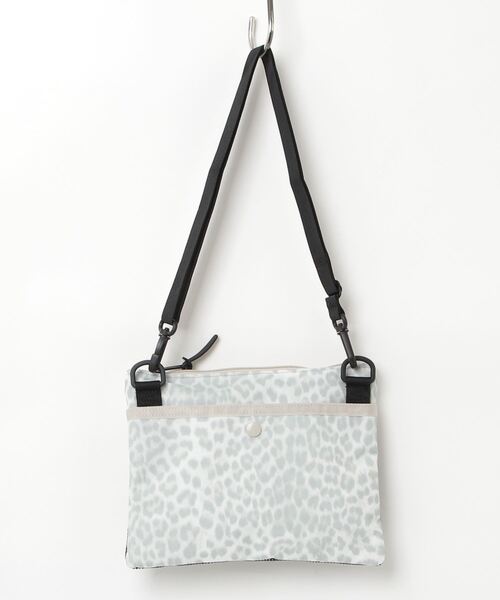GREGORY(グレゴリー)の「グレゴリー GREGORY クラシックサコッシュMスノーレオパード(ハンドバッグ・メンズ・その他・ONE SIZE)」の2枚目の写真