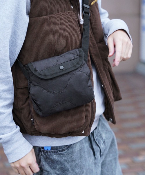 NILWAY(ニルウェイ)の「ナイロンライクキルティングミニショルダーバッグ(ショルダーバッグ・メンズ・カーキ系/ブラック・FREE)」の17枚目の写真