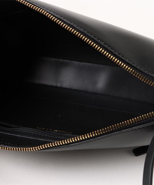 CHARLES & KEITH（チャールズ & キース）の「Deyna デイナ メタリックアクセント ダブルストラップショルダーバッグ（ショルダーバッグ・レディース・ワインレッド/ブラック・M）」の9枚目の写真