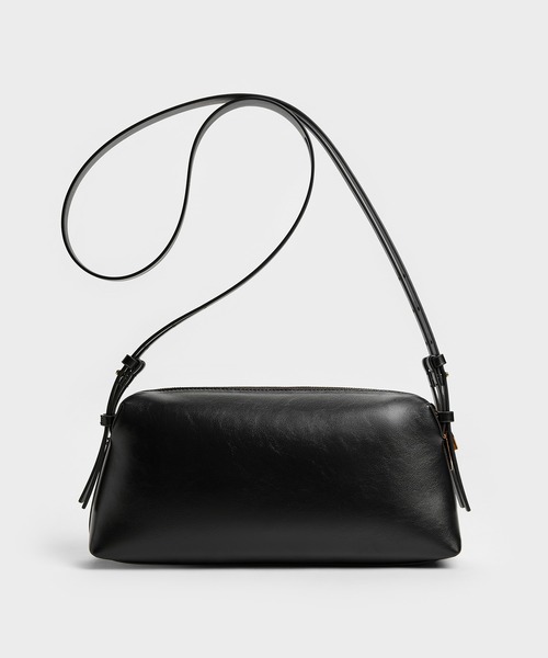 CHARLES & KEITH（チャールズ & キース）の「Deyna デイナ メタリックアクセント ダブルストラップショルダーバッグ（ショルダーバッグ・レディース・ワインレッド/ブラック・M）」の13枚目の写真