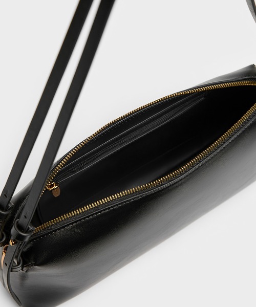 CHARLES & KEITH（チャールズ & キース）の「Deyna デイナ メタリックアクセント ダブルストラップショルダーバッグ（ショルダーバッグ・レディース・ワインレッド/ブラック・M）」の7枚目の写真