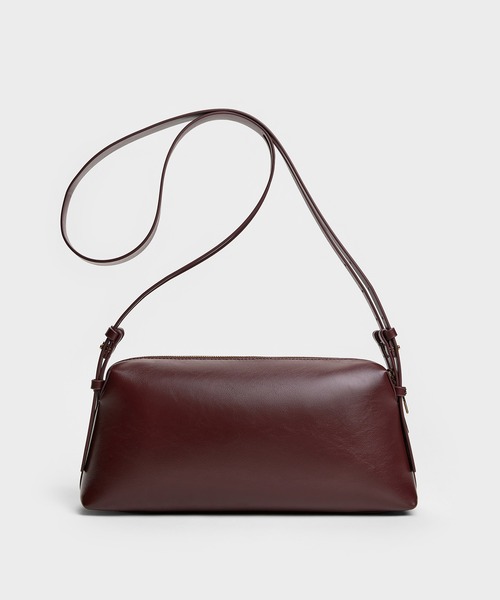 CHARLES & KEITH（チャールズ & キース）の「Deyna デイナ メタリックアクセント ダブルストラップショルダーバッグ（ショルダーバッグ・レディース・ワインレッド/ブラック・M）」の3枚目の写真