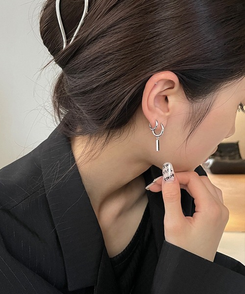 tunee(チュニー)の「【436572】バーデザインスウェイリングピアス(RZ)(ピアス(両耳用)・レディース・シルバー・FREE)」の1枚目の写真