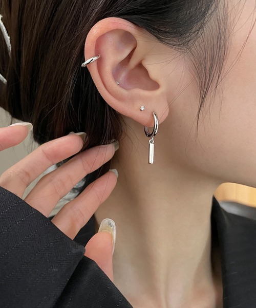 tunee(チュニー)の「【436572】バーデザインスウェイリングピアス(RZ)(ピアス(両耳用)・レディース・シルバー・FREE)」の2枚目の写真