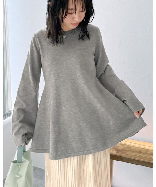 reca(レカ)の「フレアスリーブペプラムニット(ニット/セーター・レディース・グレー/ブラック/レッド・FREE)」の2枚目の写真