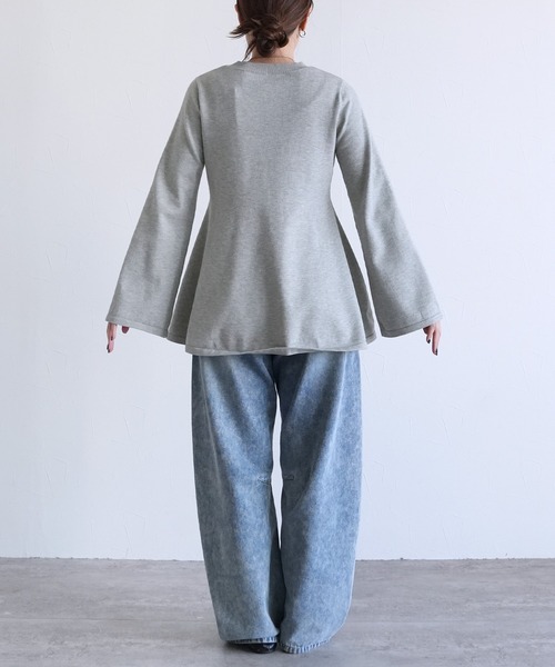 reca(レカ)の「フレアスリーブペプラムニット(ニット/セーター・レディース・グレー/ブラック/レッド・FREE)」の15枚目の写真