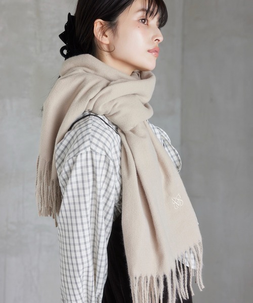 VIS（ビス）の「なめらかタッチ刺繍入りストール（ストール/ショール・レディース・ライトグレー/ベージュ/ピンク系その他2/ブラック/オフホワイト・FREE）」の4枚目の写真