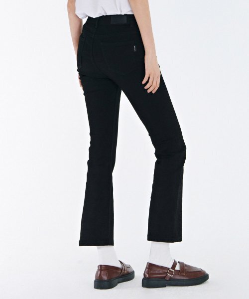 CHASECULT(チェイスカルト)の「レディース ブラックヒドンバンディングブーツカットデニムパンツ-CAZG2351B03(デニムパンツ・レディース・ブラック・67/74)」の2枚目の写真