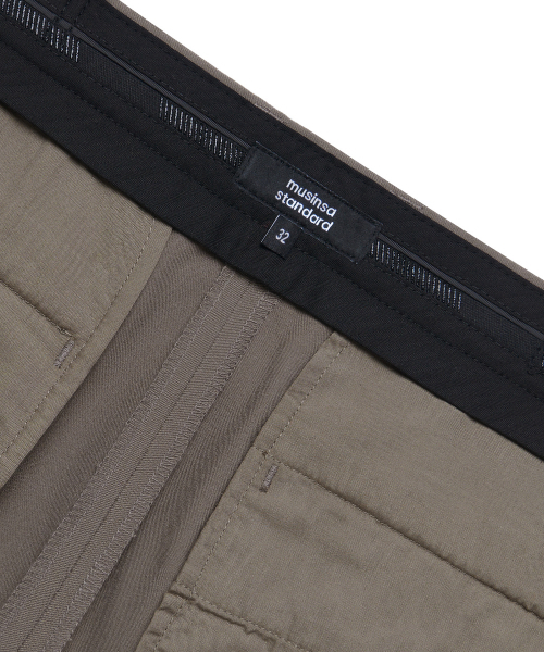 MUSINSA STANDARD（ムシンサスタンダード）の「スキニーヒドゥンバンディングクロップドスラックス[ダスティベージュ]（スラックス・メンズ・その他・30/31/26/27/28/29）」の8枚目の写真