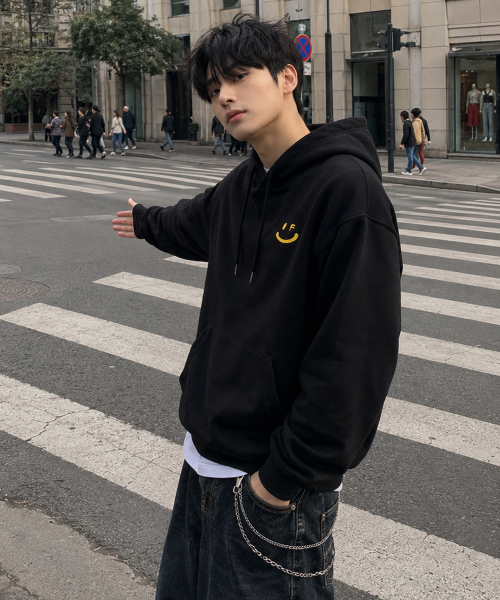 GRAVER（グレーバー）の「[UNISEX]スモールドローイングスマイルホワイトクリップフードティー_ブラック（パーカー・レディース・イエロー・SMALL/MEDIUM/LARGE）」の5枚目の写真